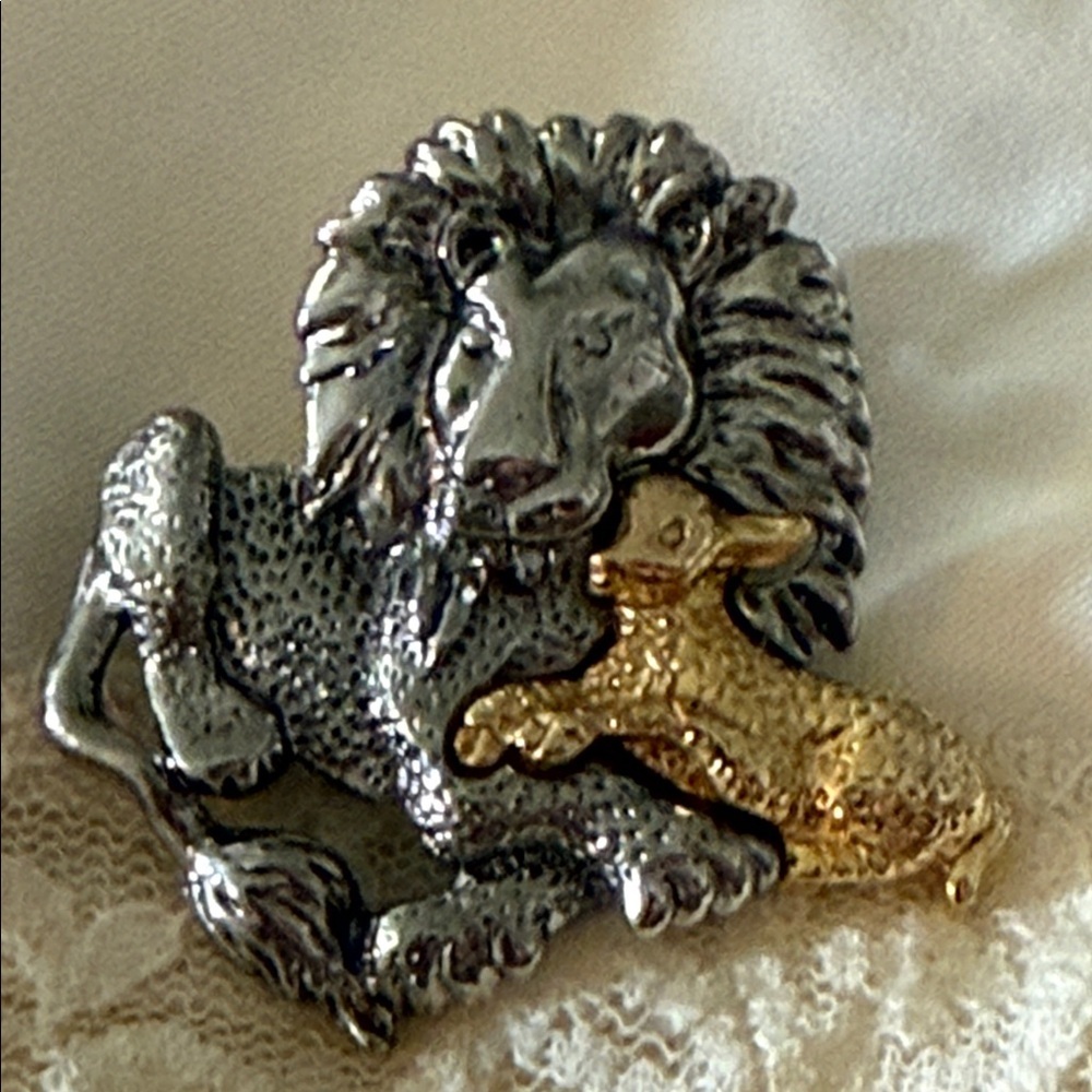 Vintage Danecraft Two-Tone Lion and the Lamb Brooch Pin